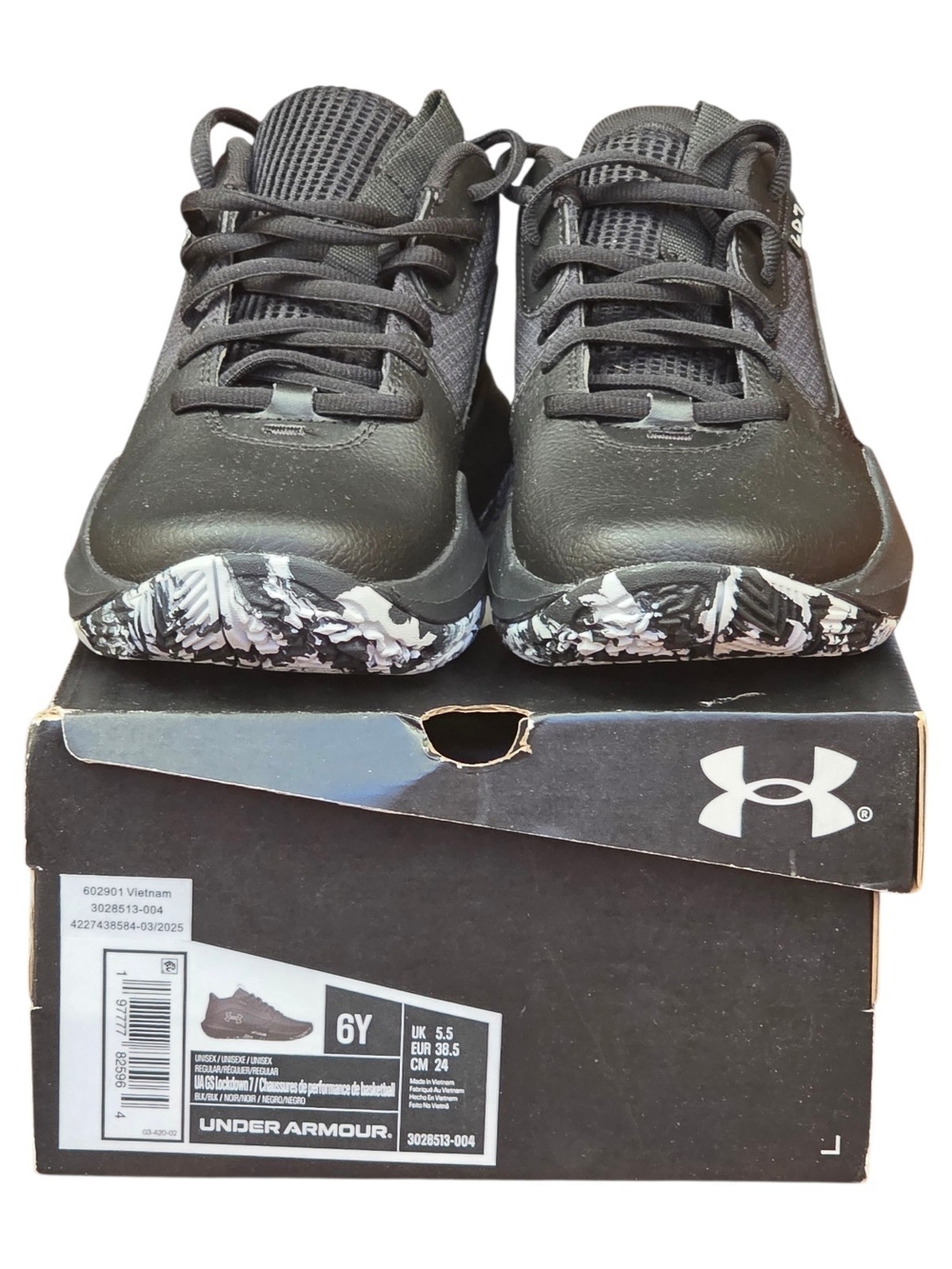 NIB Youth Under Armor Basketball Sneaker GS Lockdown 7 Size 6Y Black and White